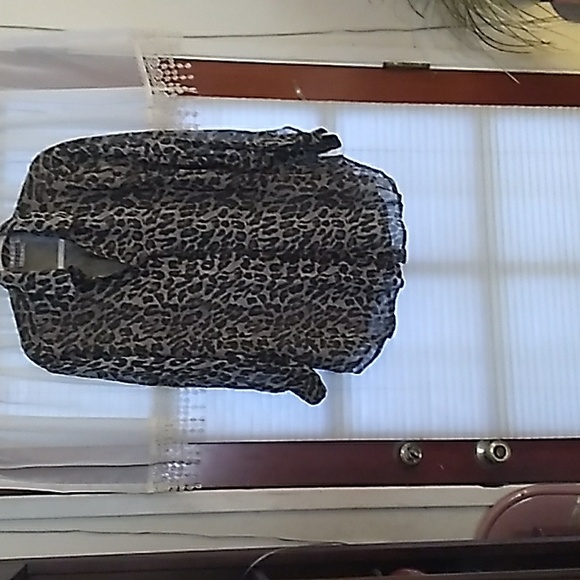 LEENA New York Studio leopard print blouse size M - Picture 1 of 3